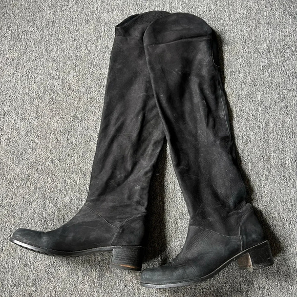 Stuart Weitzman Suede Over the Knee Boots, size 7 - Picture 9 of 9